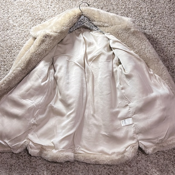 Free People Pretty Perfect Faux Fur Peacoat, Color Tea / Off-White Sz Large NWT - Picture 8 of 9